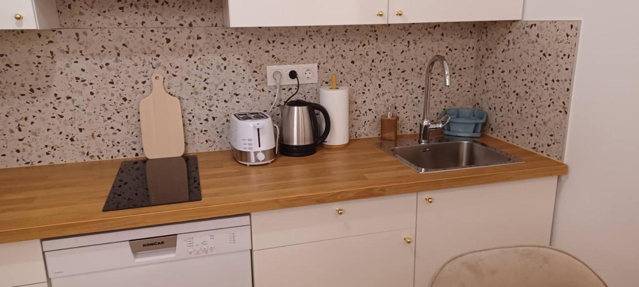 Studio Apartman Four Pearls Karlovac Bagian luar foto
