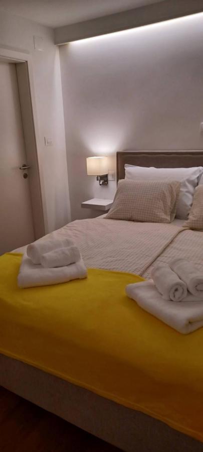 Studio Apartman Four Pearls Karlovac Bagian luar foto